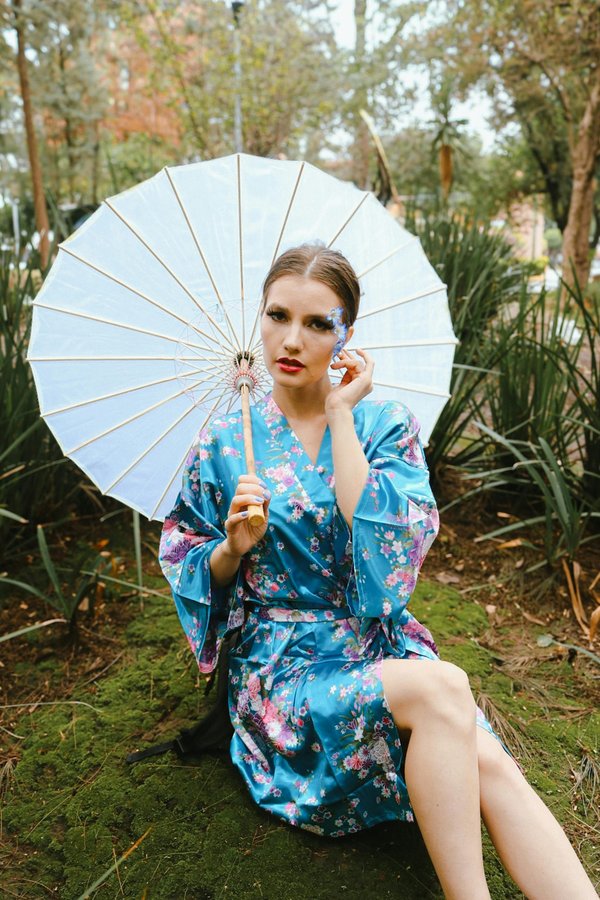 Kimono court pour femme : style et élégance en un clin d'œil